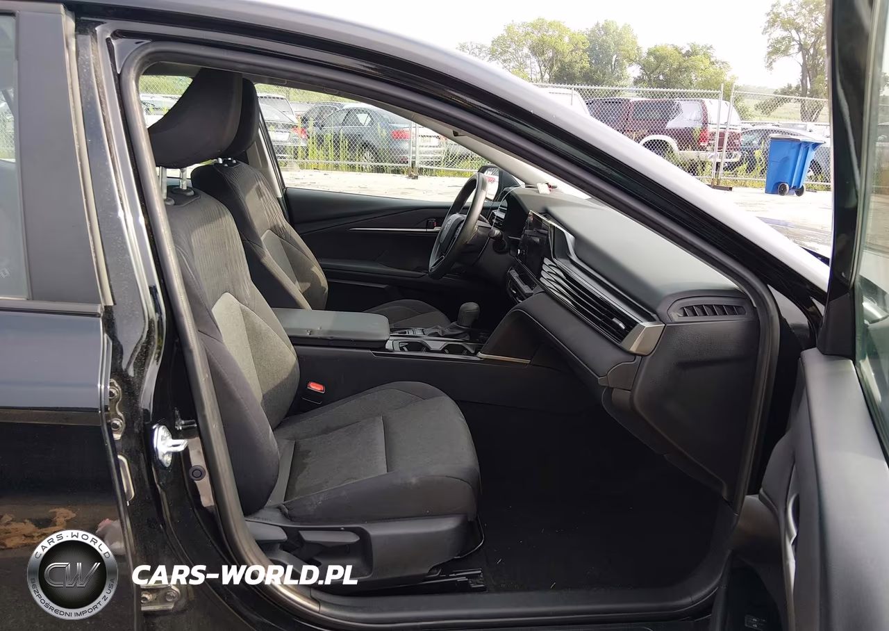 2025 Toyota Camry Le VIN:4T1DAACK5SU601865 - 5