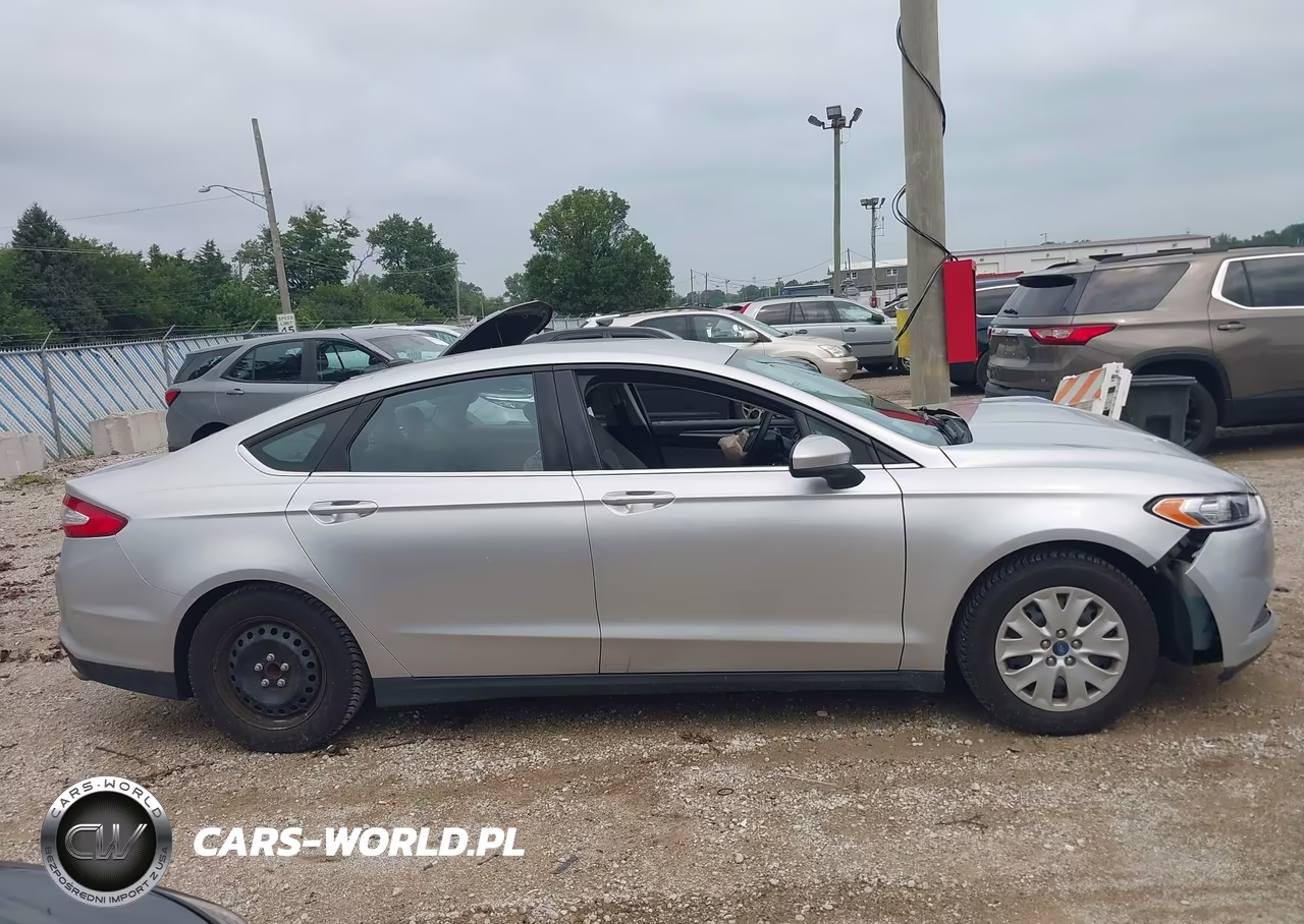 2013 Ford Fusion S VIN:3FA6P0G70DR206990 - 13