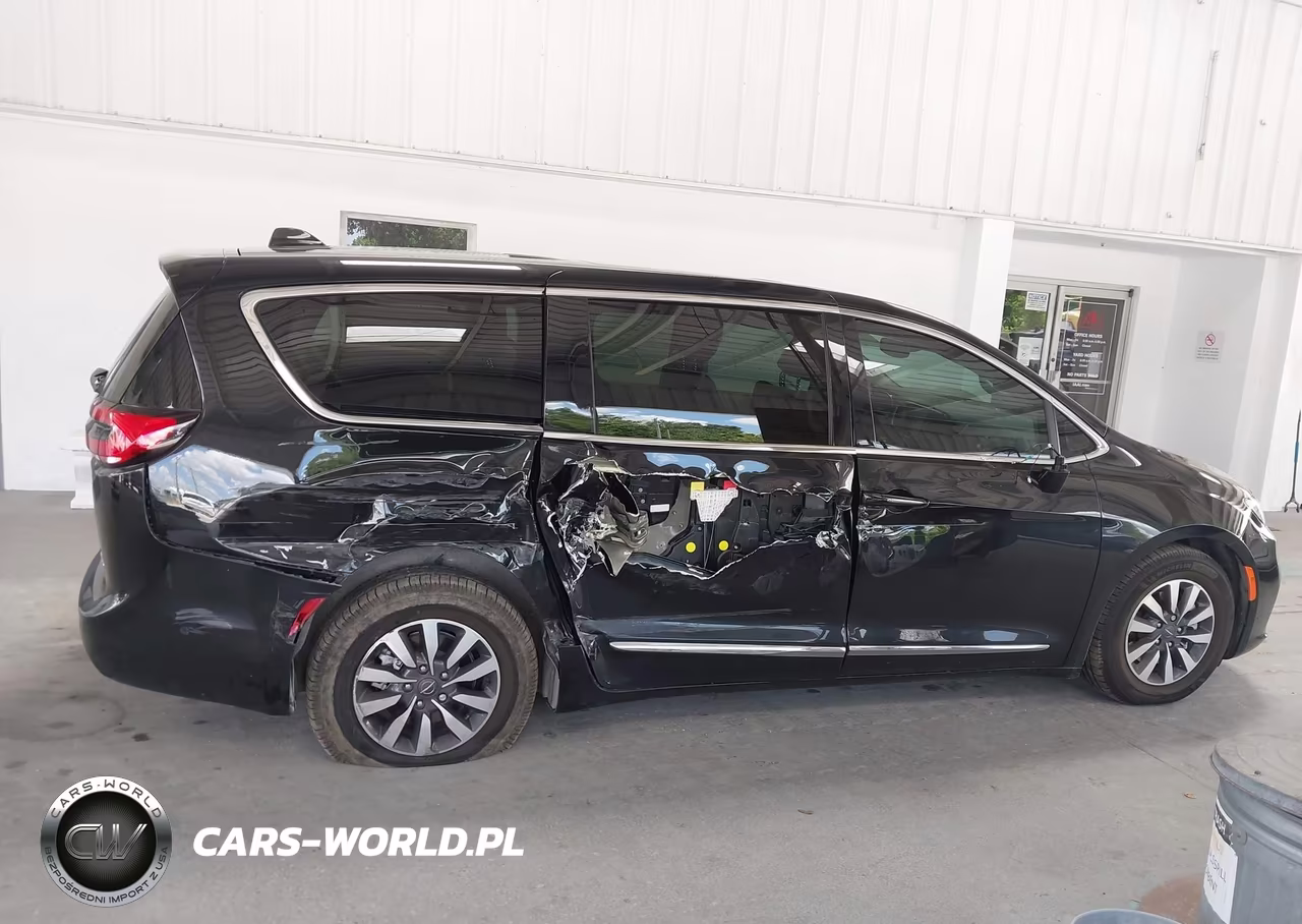 2022 Chrysler Pacifica Hybrid Limited VIN:2C4RC1S73NR227534 - 13