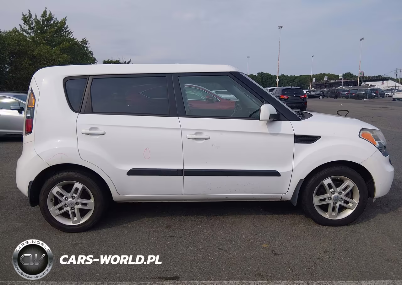 2011 Kia Soul + VIN:KNDJT2A22B7706985 - 13