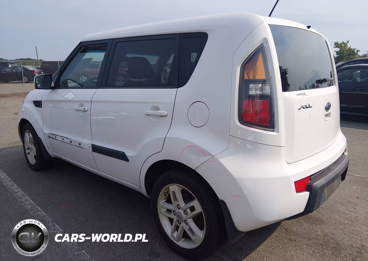 2011 Kia Soul + VIN:KNDJT2A22B7706985 - 3
