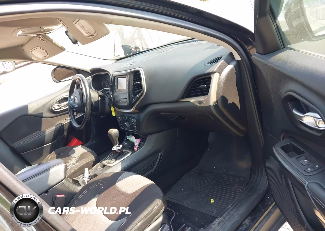 2014 Jeep Cherokee Latitude VIN:1C4PJMCS8EW268413 - 5