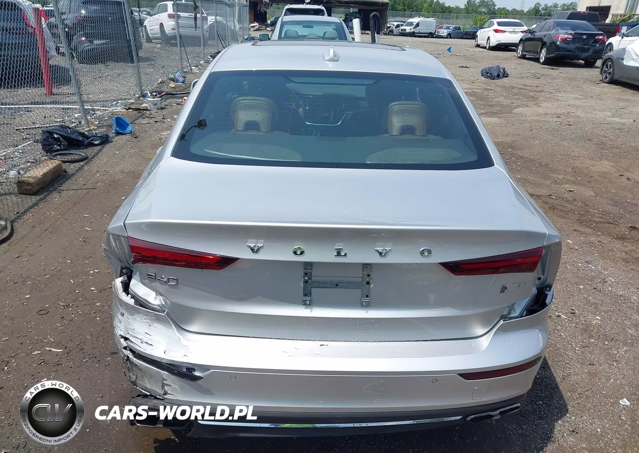 2022 Volvo S60 Recharge Plug-In Hybrid T8 Inscription VIN:7JRBR0FLXNG179342 - 17