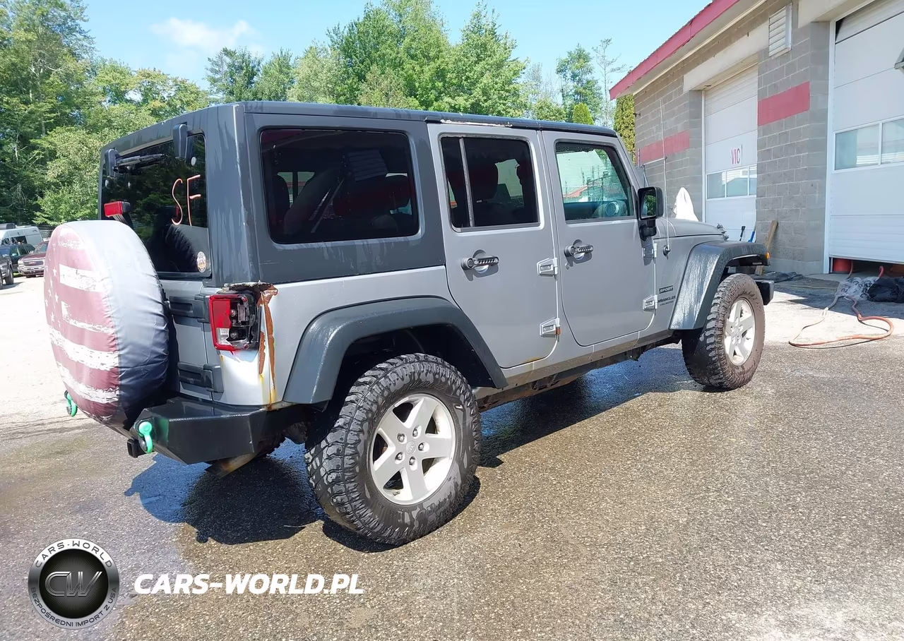 2016 Jeep Wrangler Unlimited Sport VIN:1C4BJWDG9GL286603 - 4