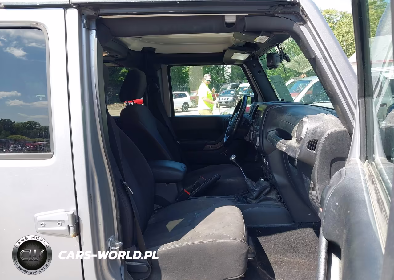 2016 Jeep Wrangler Unlimited Sport VIN:1C4BJWDG9GL286603 - 5