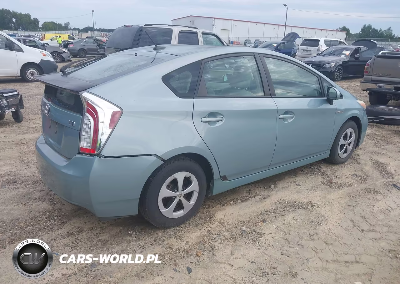 2012 Toyota Prius Three VIN:JTDKN3DU8C5375215 - 4