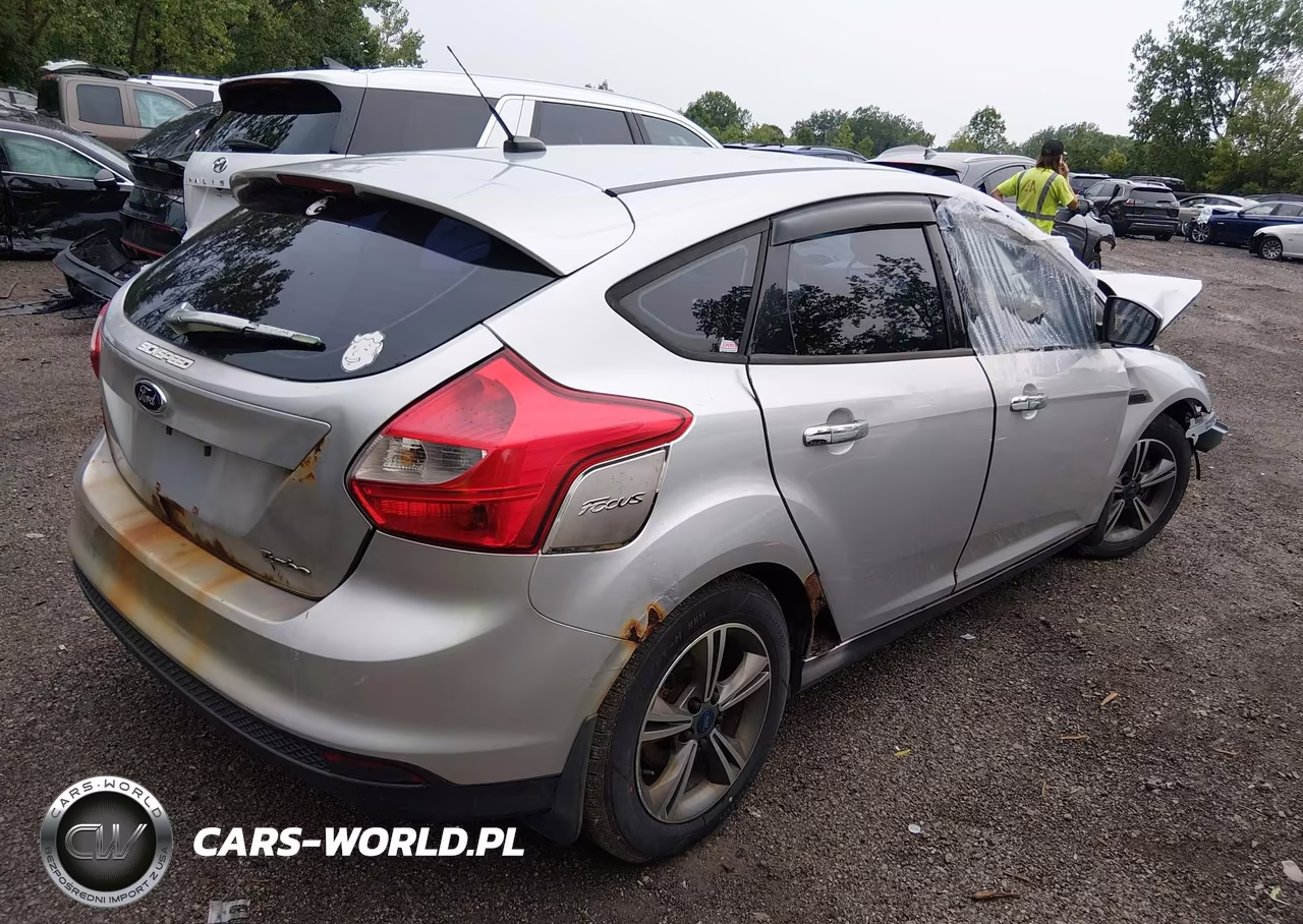 2012 Ford Focus Se VIN:1FAHP3K28CL240663 - 4