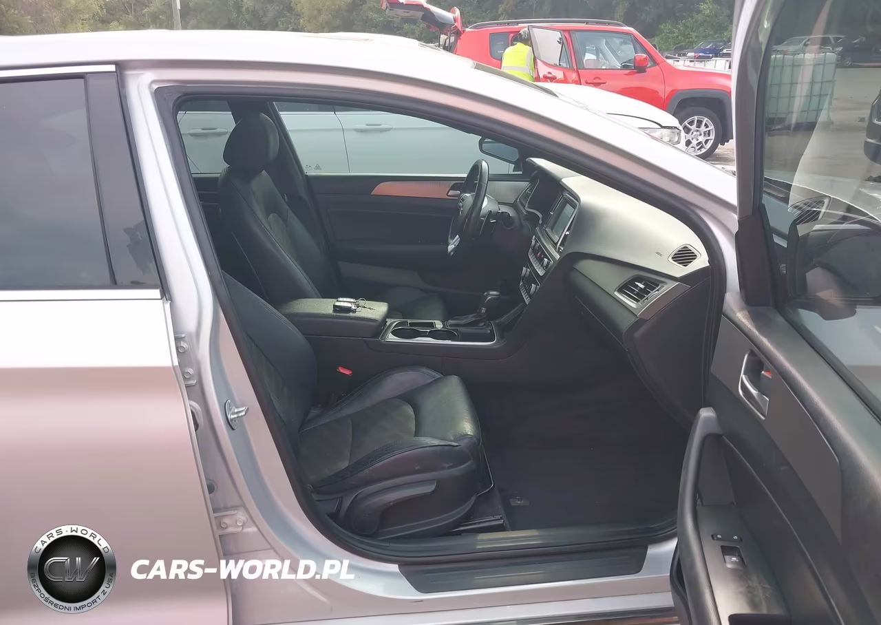 2019 Hyundai Sonata Sport VIN:5NPE34AF8KH780665 - 5