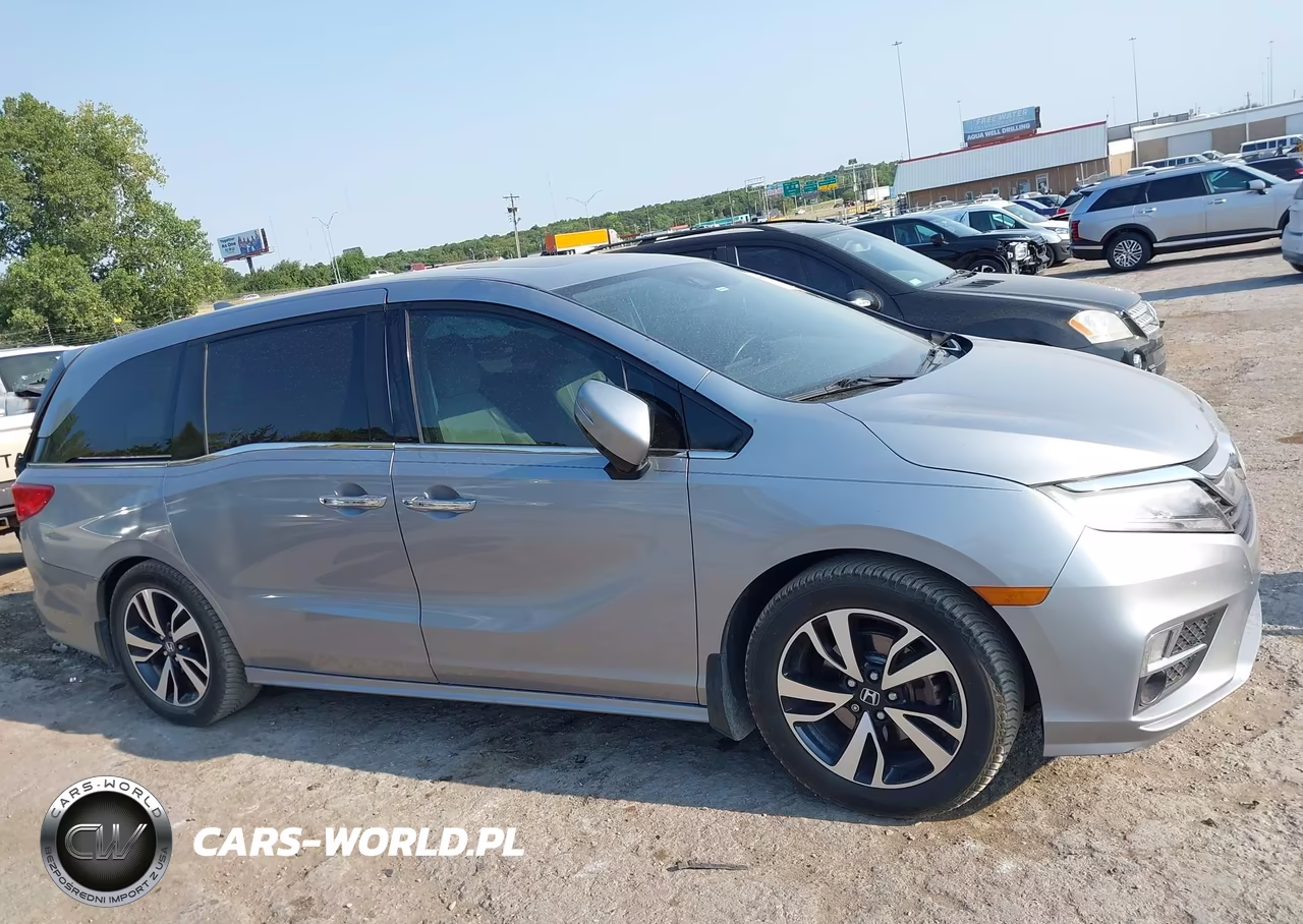 2018 Honda Odyssey Elite VIN:5FNRL6H90JB081623 - 13