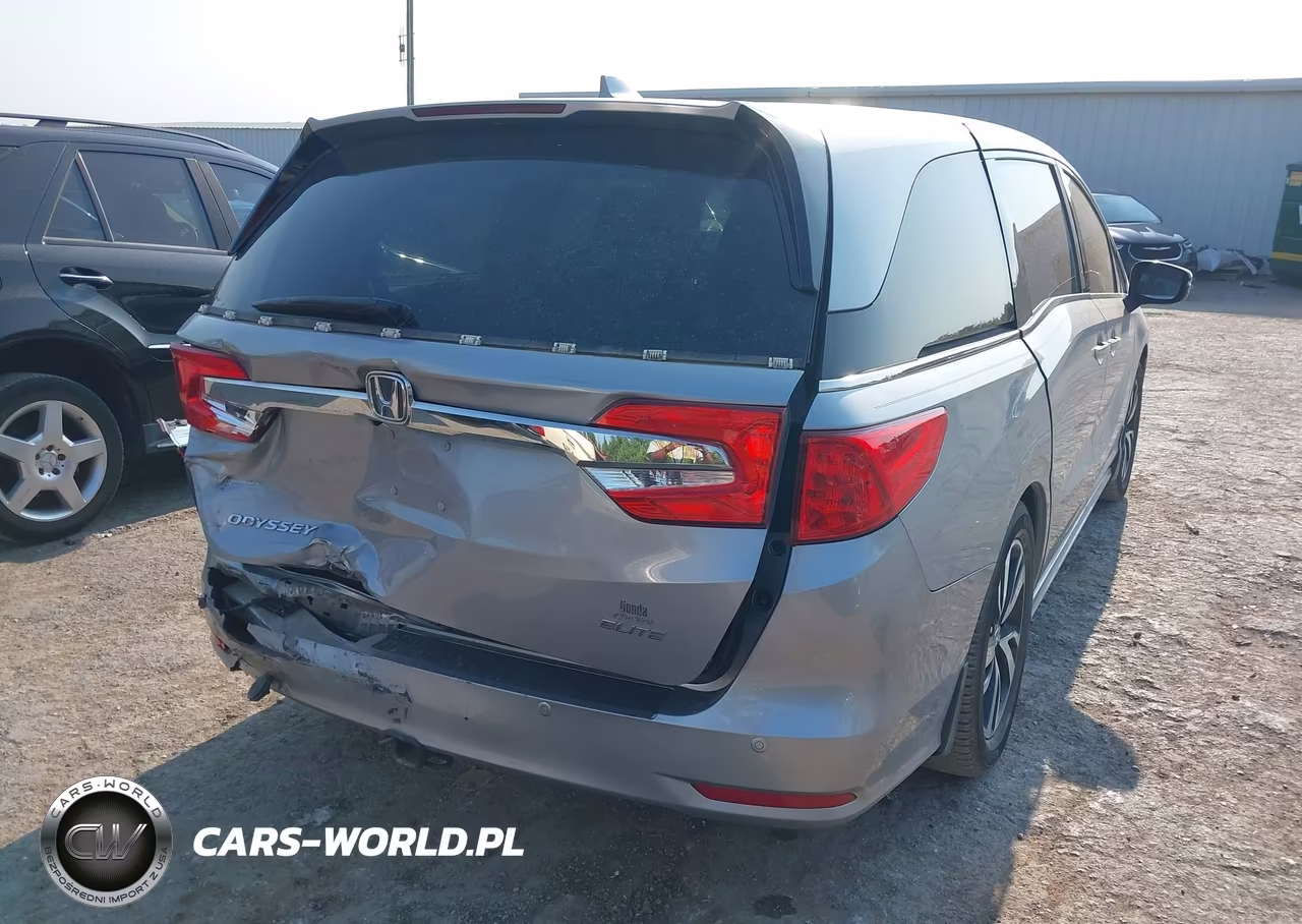 2018 Honda Odyssey Elite VIN:5FNRL6H90JB081623 - 4