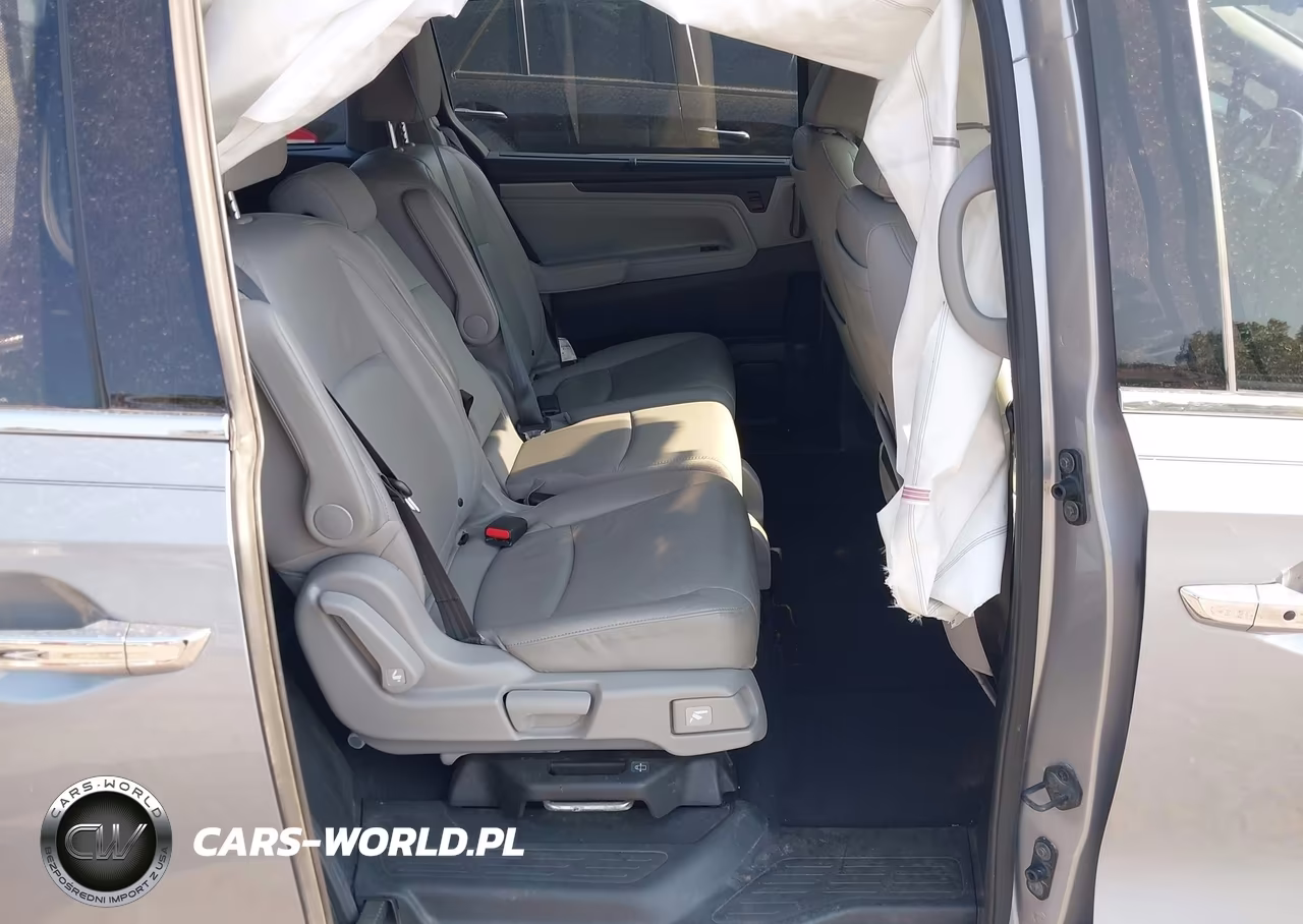 2018 Honda Odyssey Elite VIN:5FNRL6H90JB081623 - 8