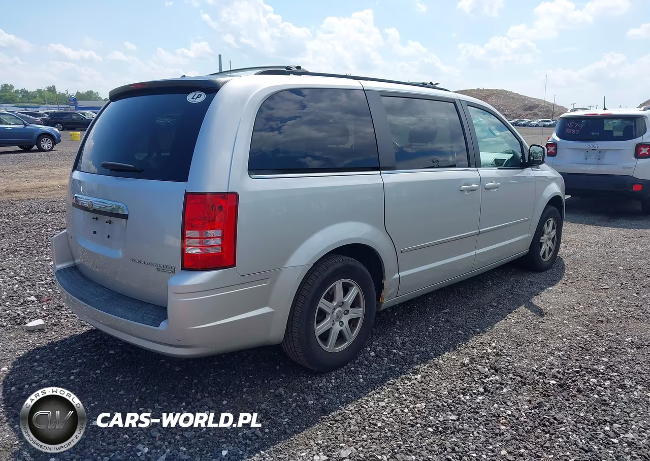 2010 Chrysler Town & Country Touring VIN:2A4RR5D13AR138064 - 4