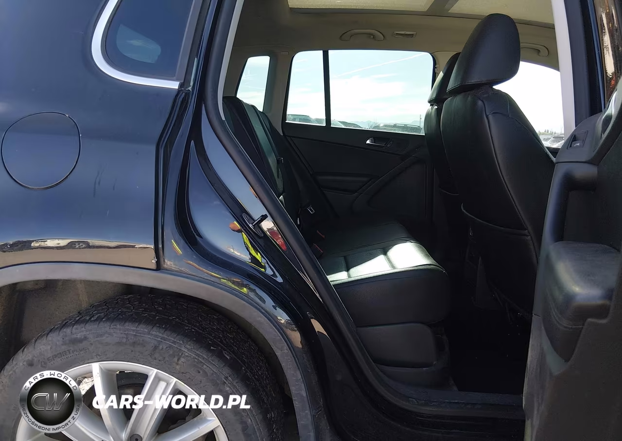 2010 Volkswagen Tiguan VIN:WVGBV7AX4AW527824 - 8