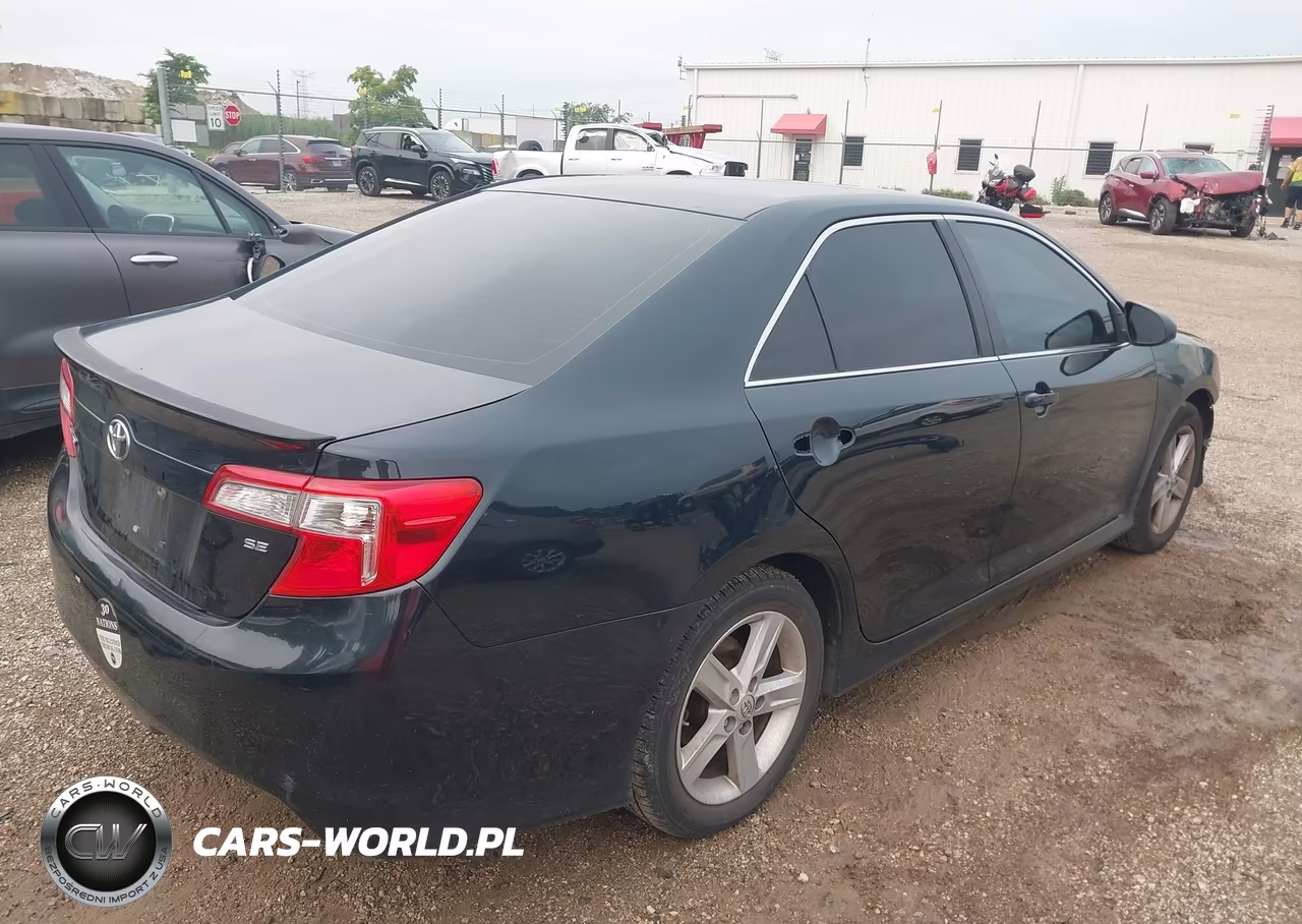 2014 Toyota Camry Se VIN:4T1BF1FK6EU335670 - 4