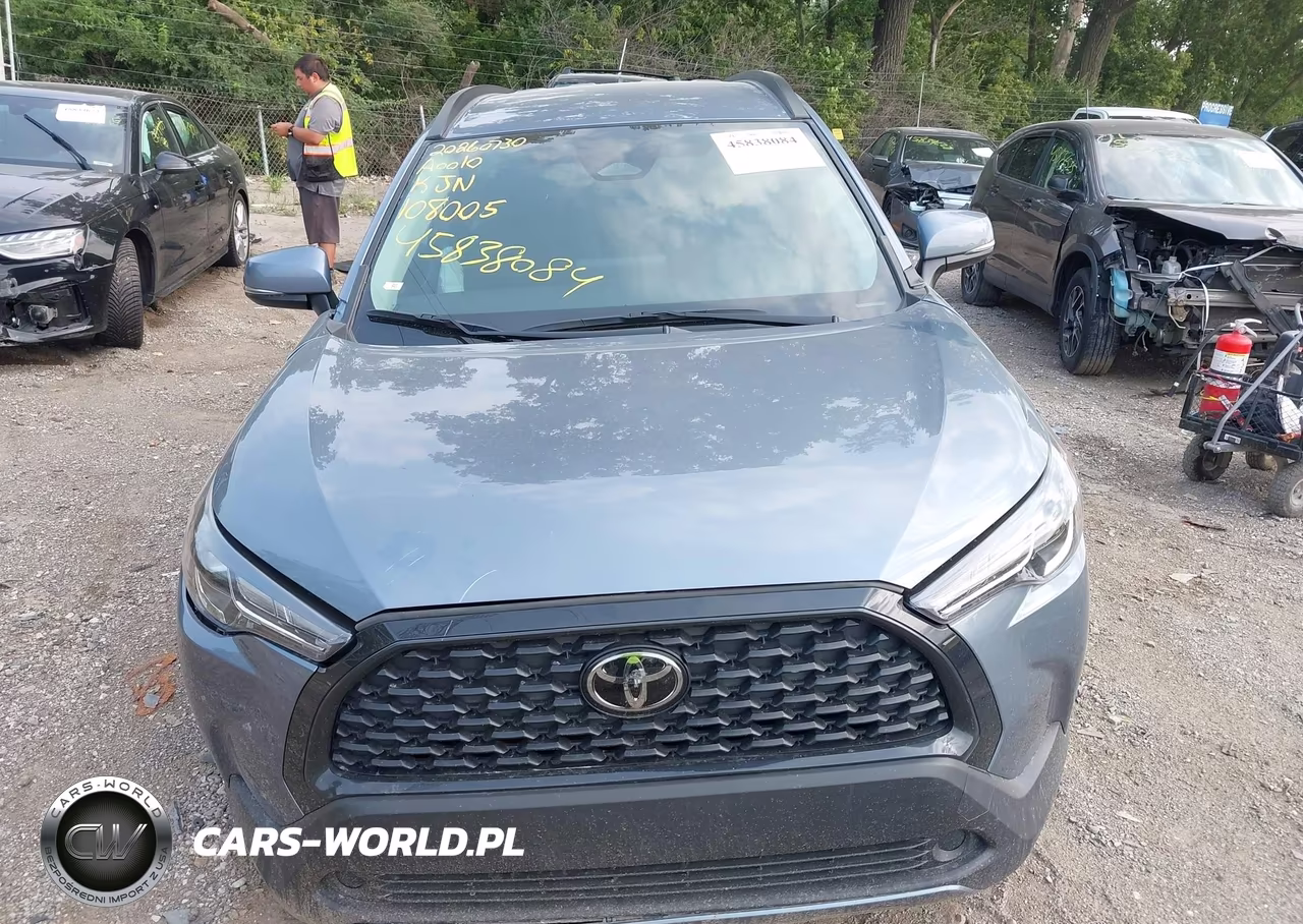 2024 Toyota Corolla Cross Le VIN:7MUCAABG8RV108005 - 12