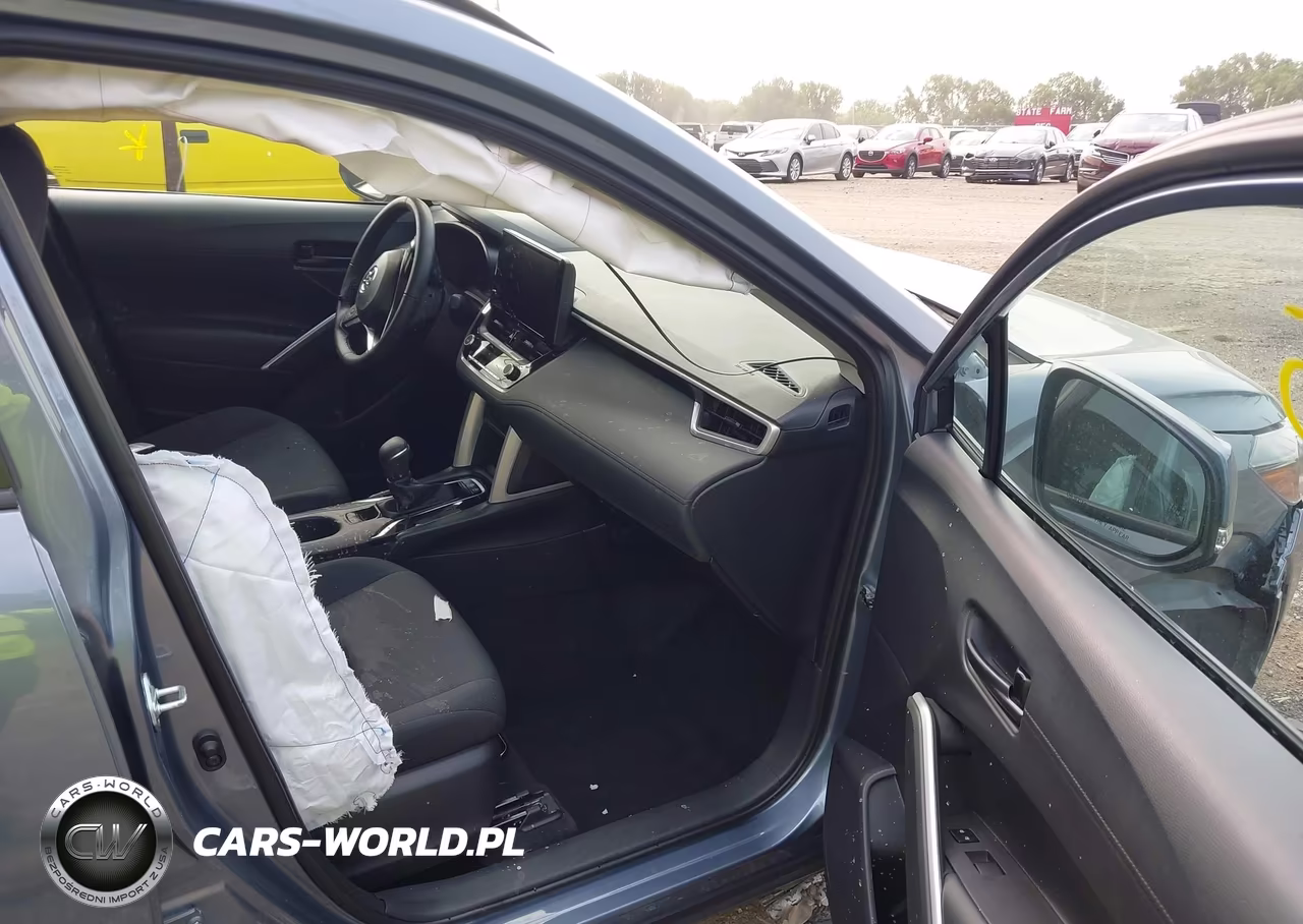 2024 Toyota Corolla Cross Le VIN:7MUCAABG8RV108005 - 5