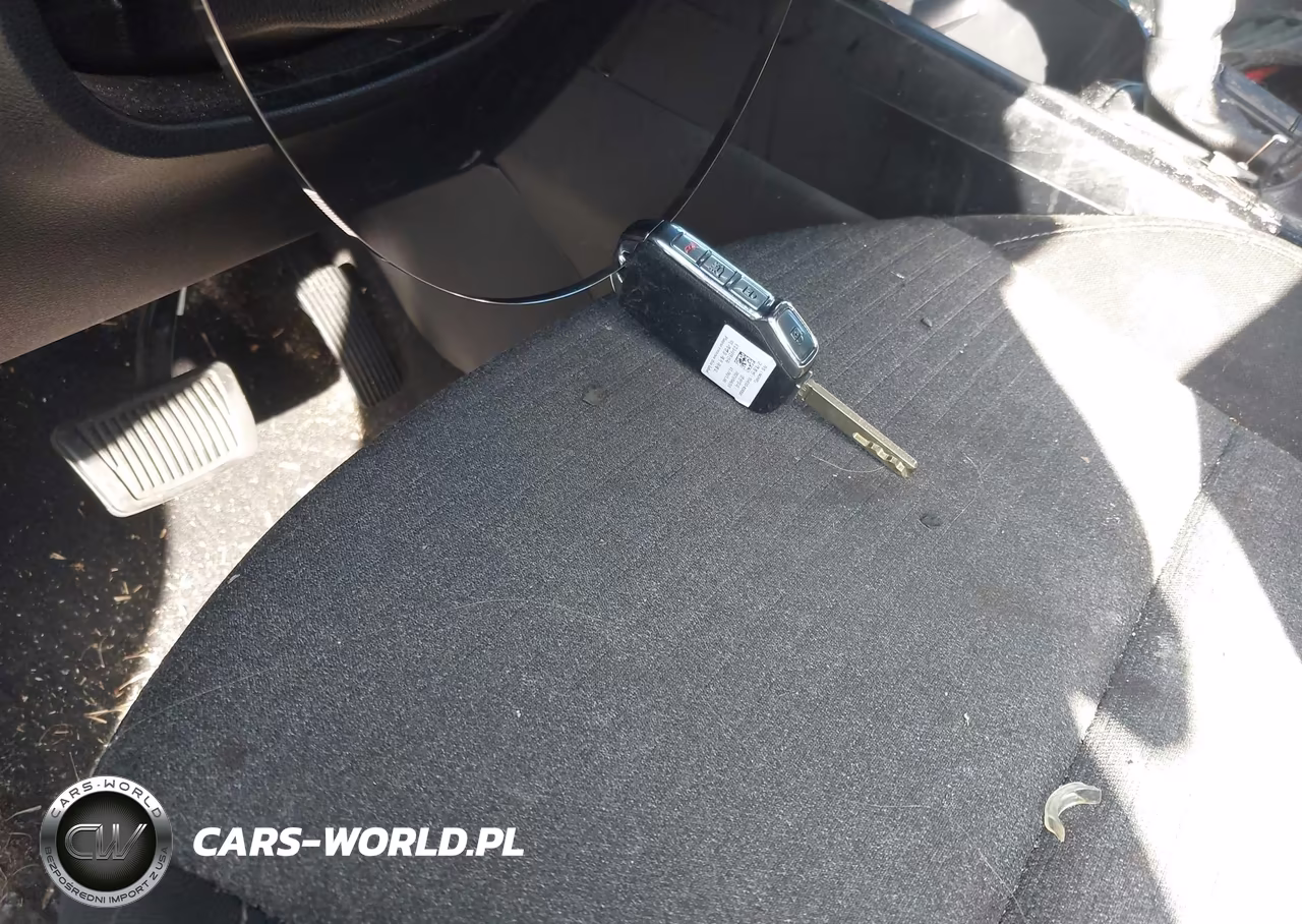 2021 Kia Soul S VIN:KNDJ23AU3M7737577 - 11
