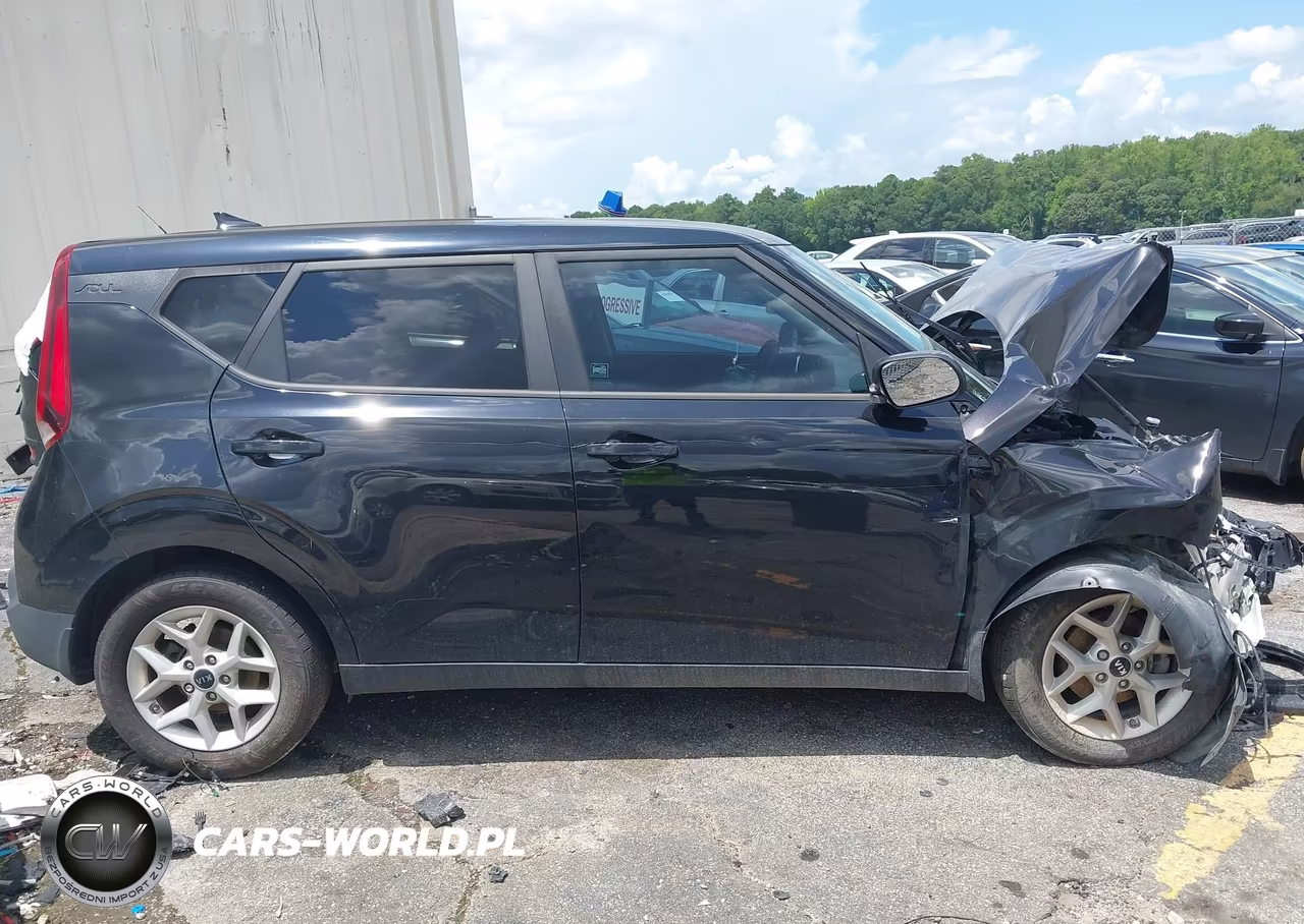 2021 Kia Soul S VIN:KNDJ23AU3M7737577 - 13