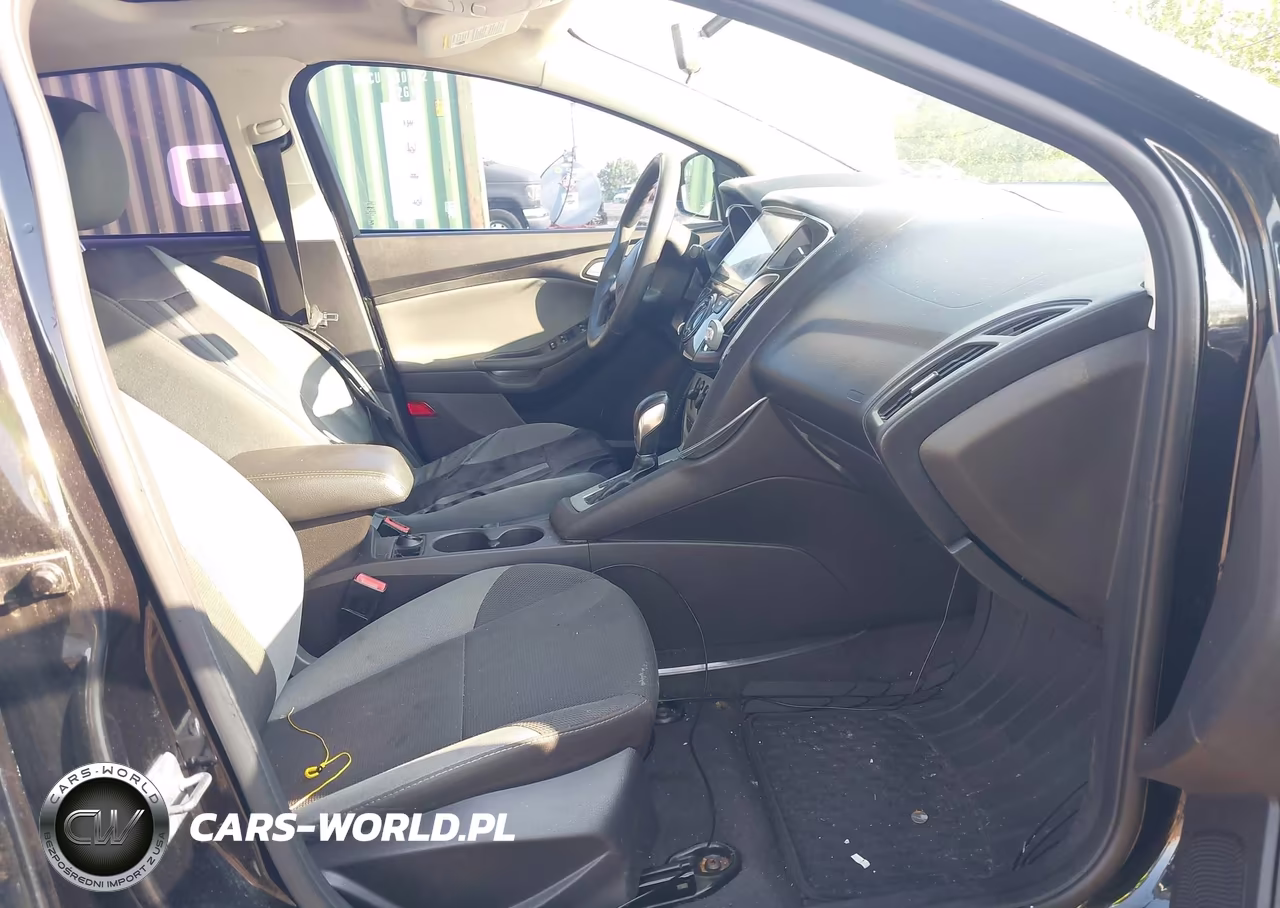 2014 Ford Focus Se VIN:1FADP3F22EL153997 - 5