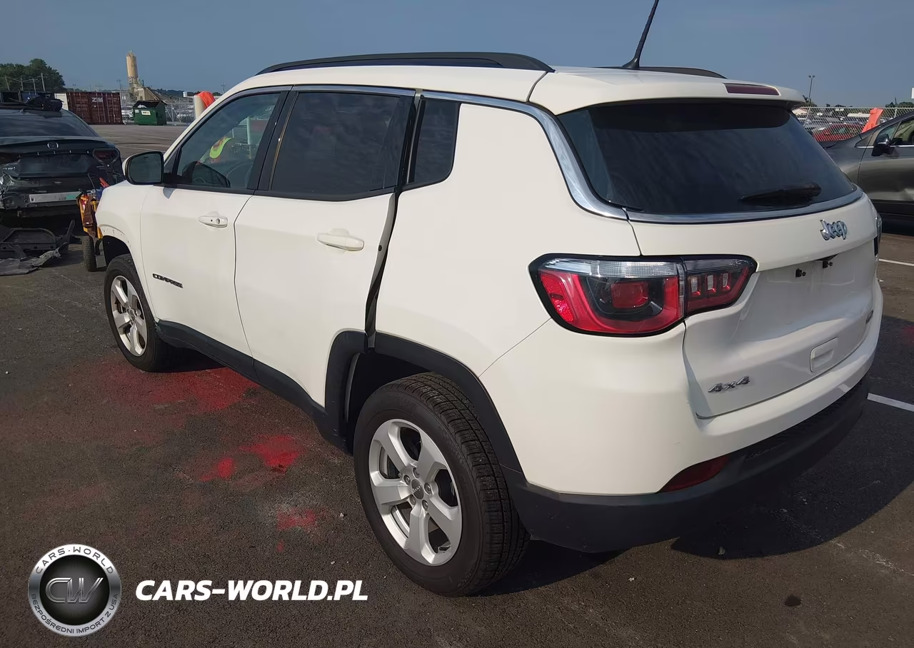 2018 Jeep Compass Latitude 4X4 VIN:3C4NJDBB3JT435009 - 3