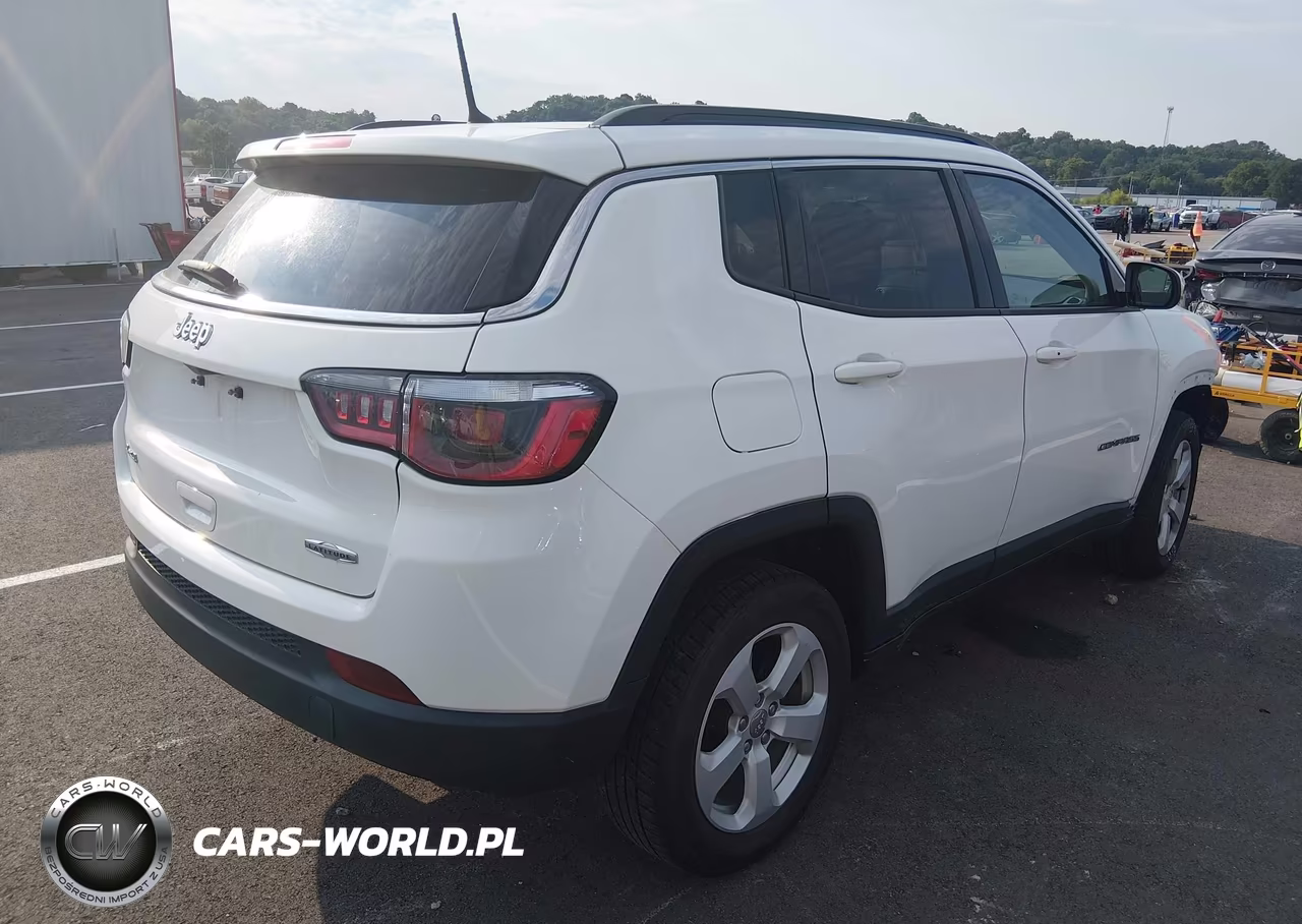 2018 Jeep Compass Latitude 4X4 VIN:3C4NJDBB3JT435009 - 4