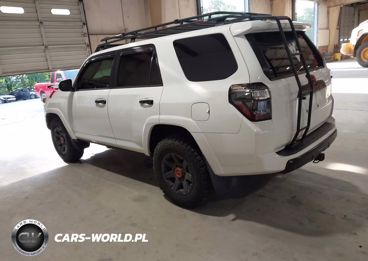 2018 Toyota 4Runner Trd Off Road Premium VIN:JTEBU5JR4J5593191 - 3