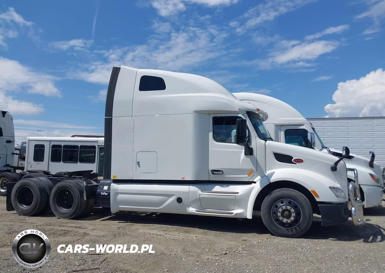 2022 Peterbilt 579 VIN:1XPBD49X4ND756479 - 13