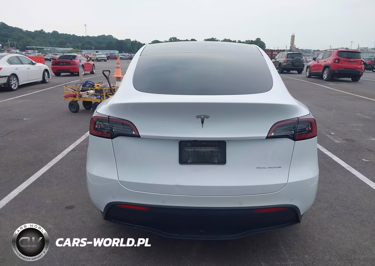 2022 Tesla Model Y Long Range Dual Motor All-Wheel Drive VIN:7SAYGDEE7NA012472 - 17
