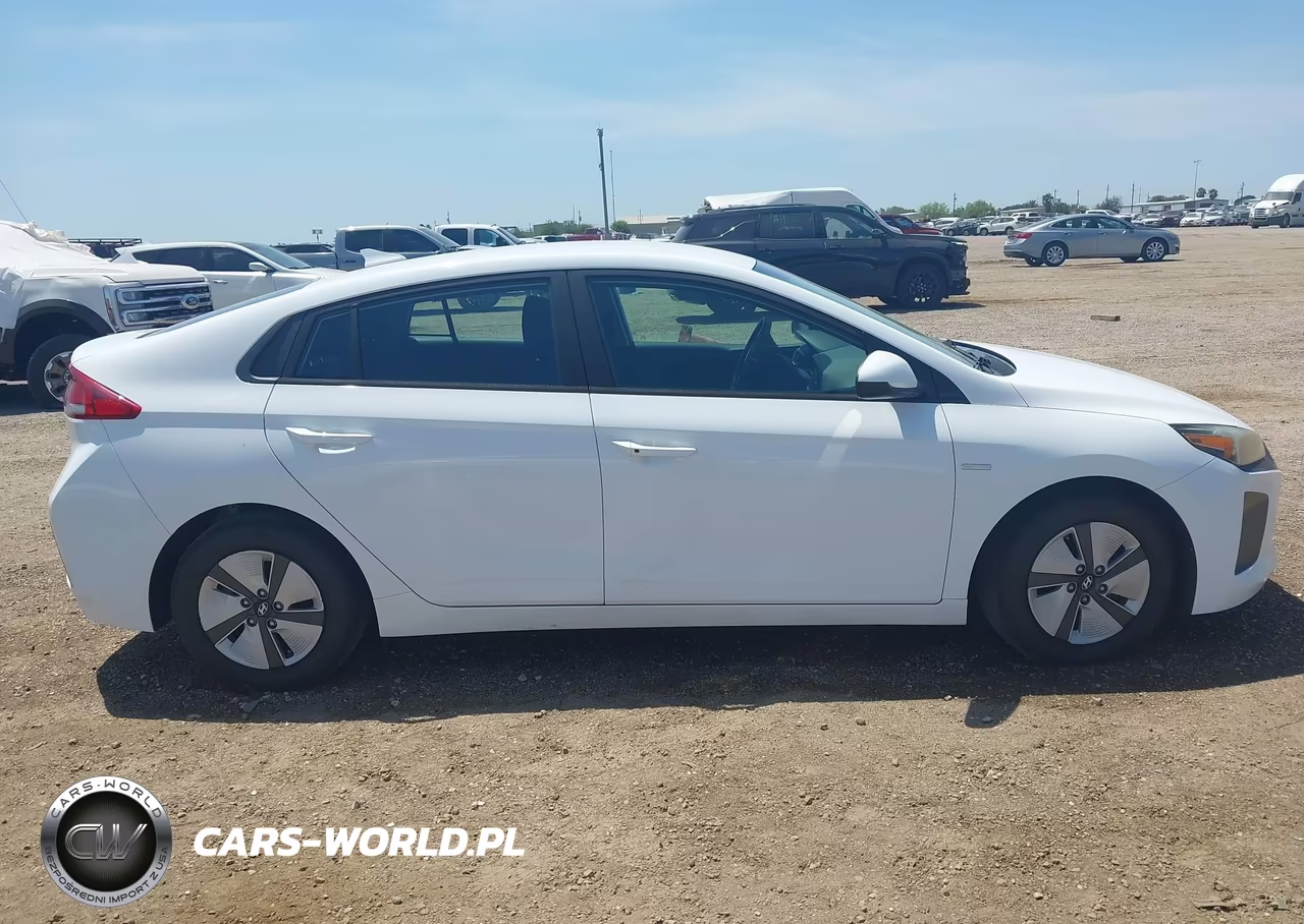2018 Hyundai Ioniq Hybrid Blue VIN:KMHC65LC0JU075589 - 13