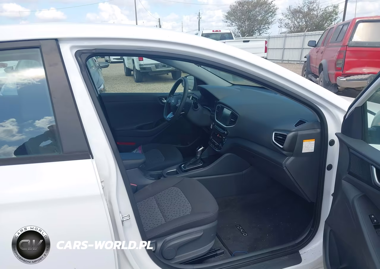 2018 Hyundai Ioniq Hybrid Blue VIN:KMHC65LC0JU075589 - 5