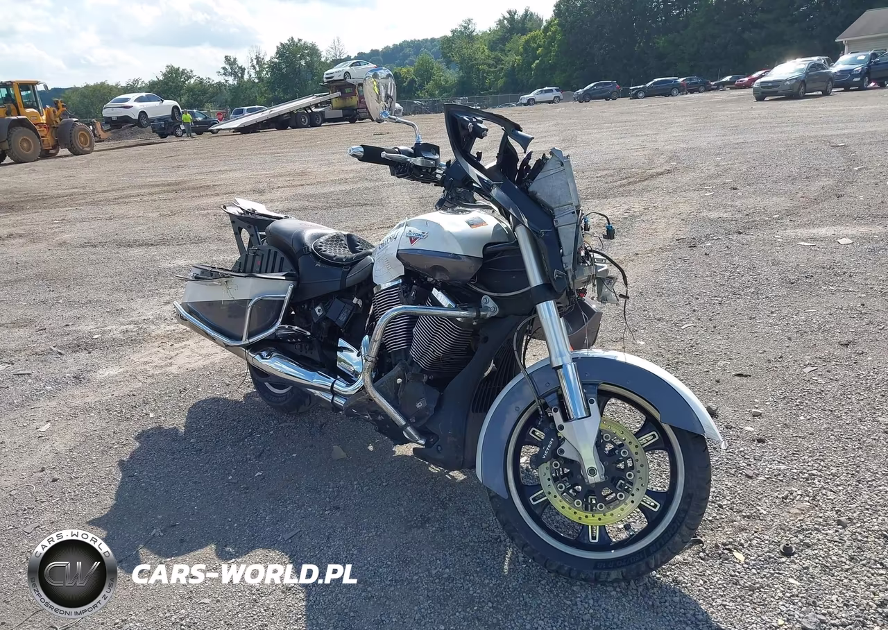 2015 Victory Motorcycles Cross Country Tour – zdjęcie 1 z 16
