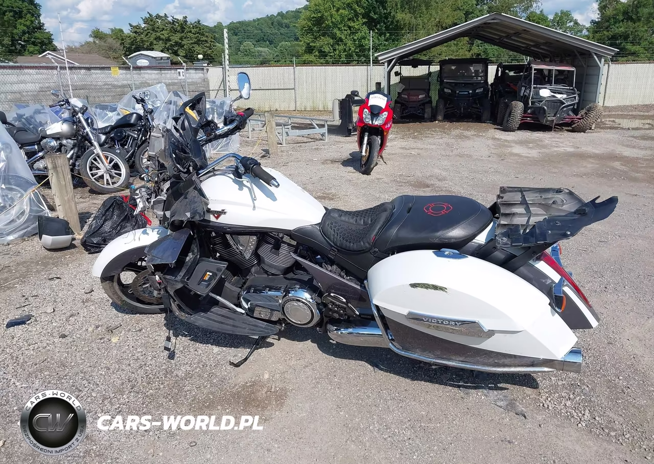 2015 Victory Motorcycles Cross Country Tour VIN:5VPTW36N8F3041615 - 13