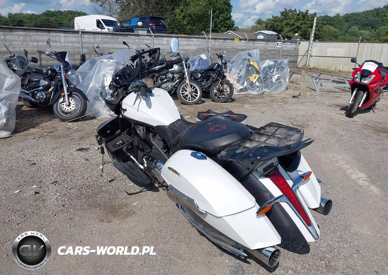 2015 Victory Motorcycles Cross Country Tour VIN:5VPTW36N8F3041615 - 3