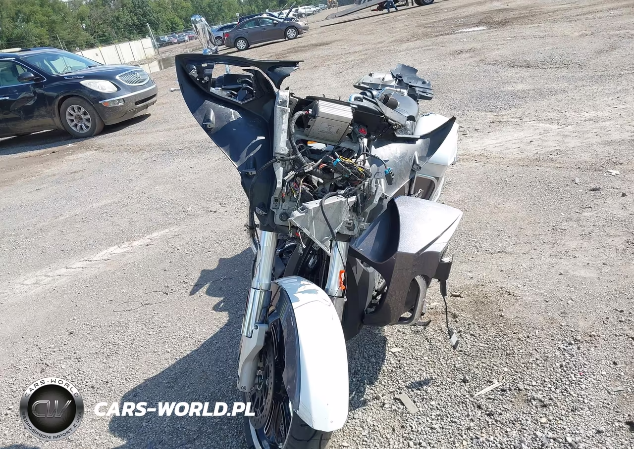 2015 Victory Motorcycles Cross Country Tour VIN:5VPTW36N8F3041615 - 5