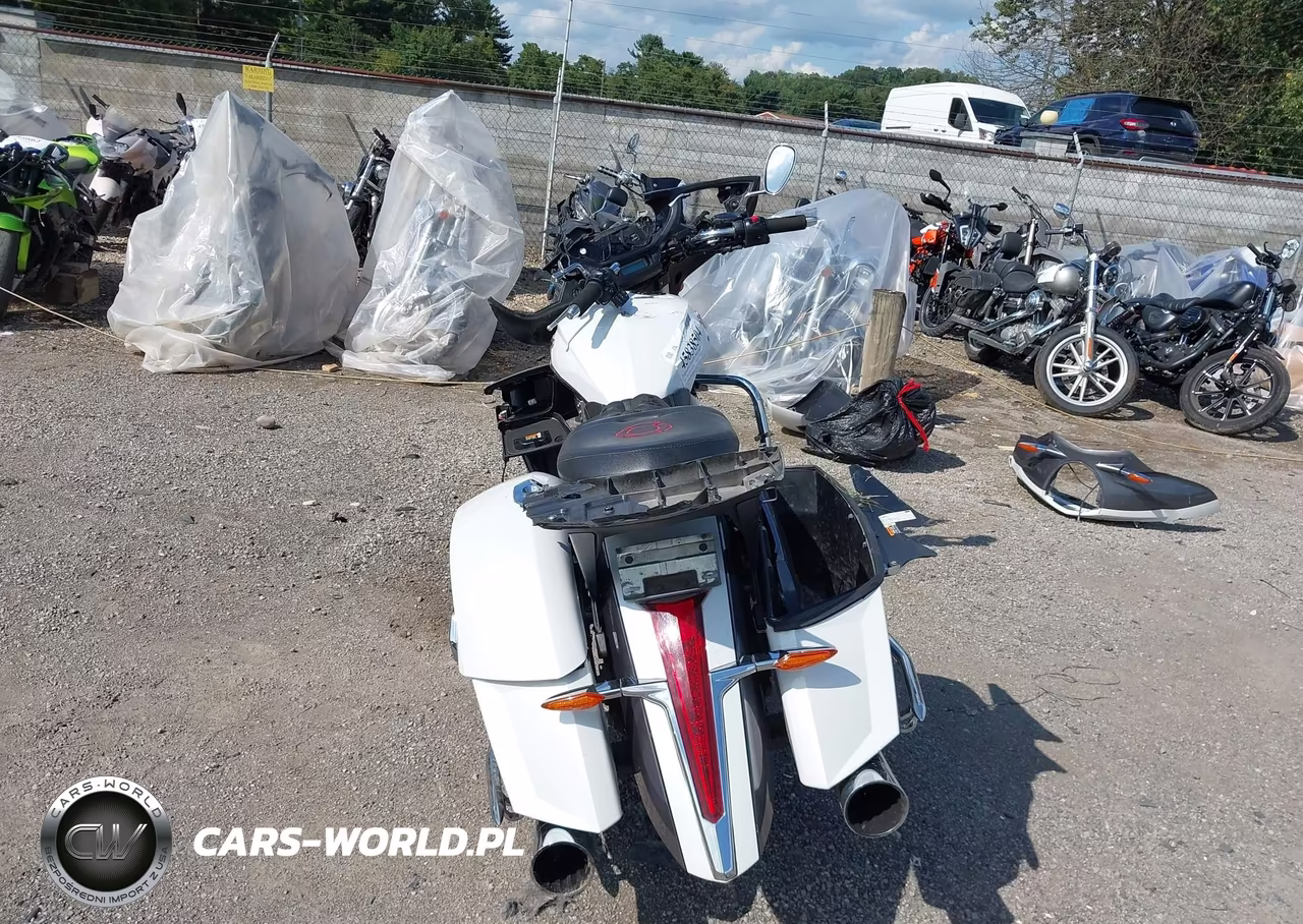 2015 Victory Motorcycles Cross Country Tour VIN:5VPTW36N8F3041615 - 6