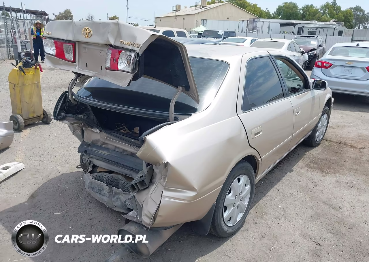 2000 Toyota Camry Le VIN:JT2BG22K5Y0528023 - 4