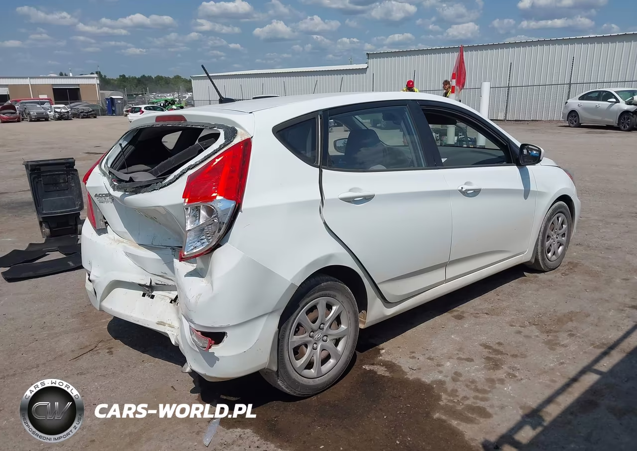 2013 Hyundai Accent Gs VIN:KMHCT5AE5DU087996 - 4