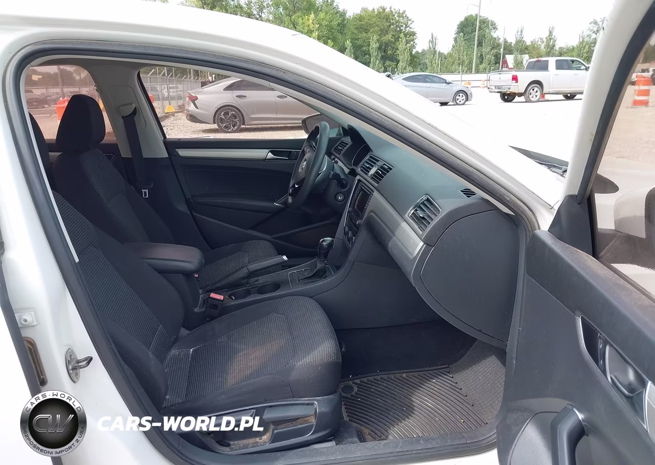 2017 Volkswagen Passat 1.8T S VIN:1VWAT7A33HC004435 - 5