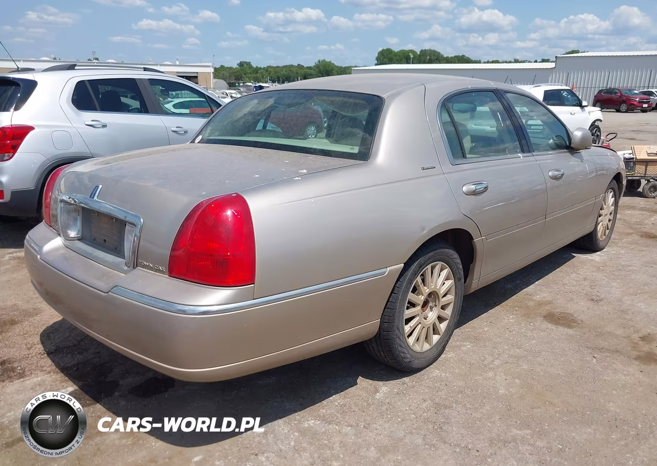 2003 Lincoln Town Car Executive VIN:1LNHM81W93Y612711 - 4