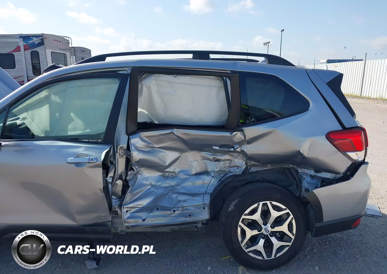 2019 Subaru Forester Premium VIN:JF2SKAEC8KH464445 - 6
