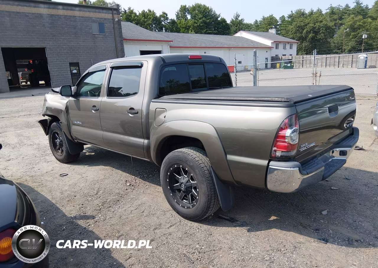 2013 Toyota Tacoma Base V6 VIN:5TFLU4EN9DX083311 - 3
