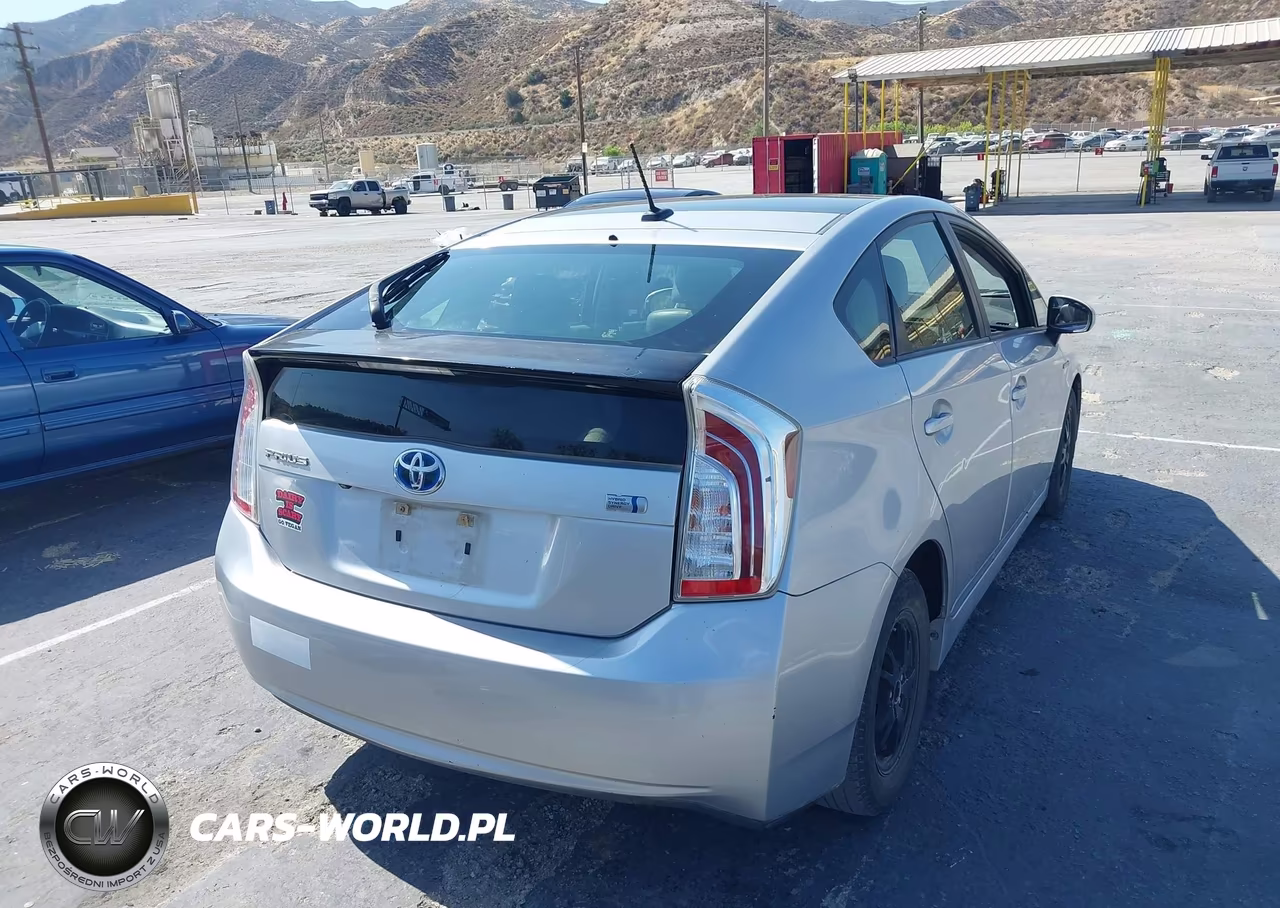 2014 Toyota Prius Four VIN:JTDKN3DUXE1795438 - 4