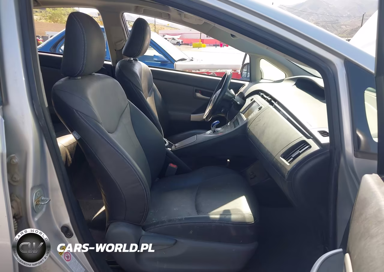 2014 Toyota Prius Four VIN:JTDKN3DUXE1795438 - 5
