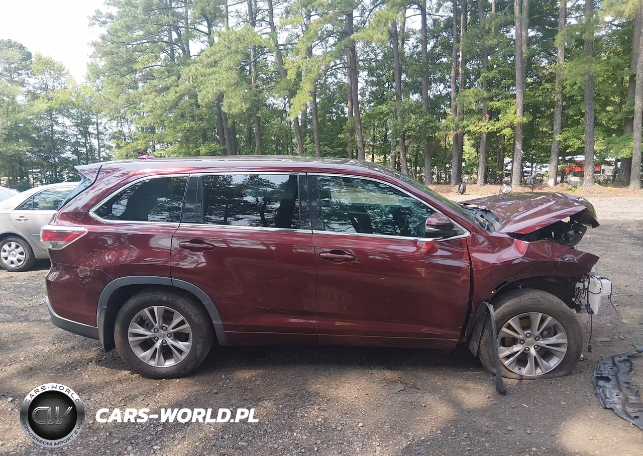 2015 Toyota Highlander Le Plus V6 VIN:5TDBKRFH7FS083923 - 13