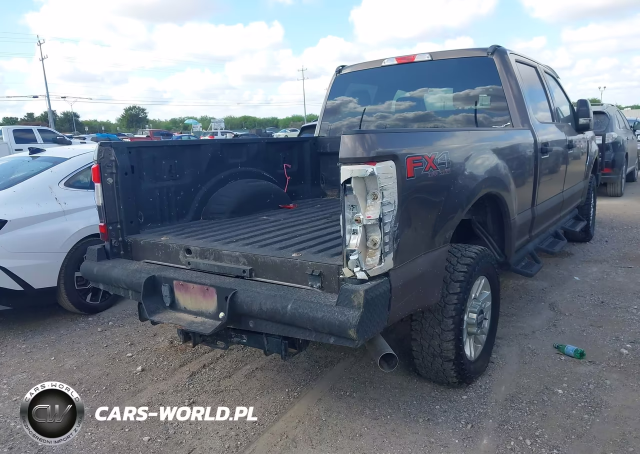 2017 Ford F-250 Xlt VIN:1FT7W2B61HEE02246 - 4