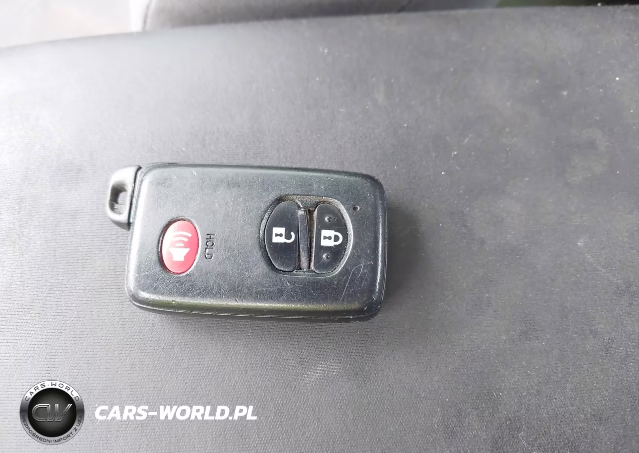 2013 Toyota Prius Two VIN:JTDKN3DU7D5681260 - 11