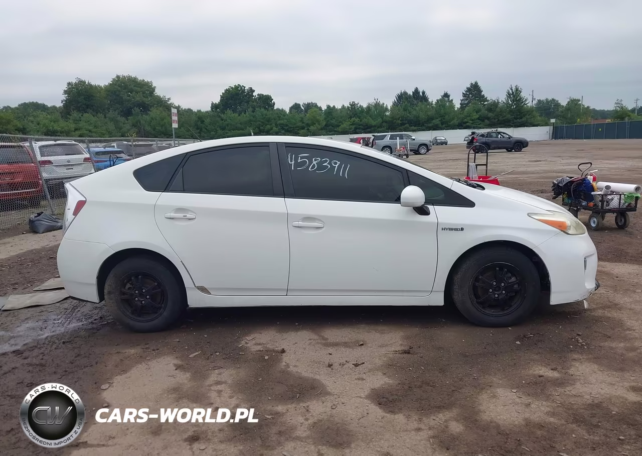 2013 Toyota Prius Two VIN:JTDKN3DU7D5681260 - 13