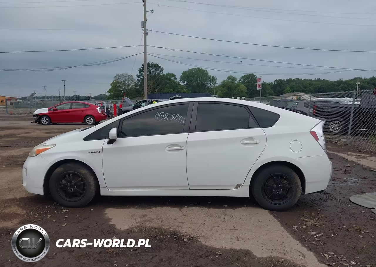 2013 Toyota Prius Two VIN:JTDKN3DU7D5681260 - 14