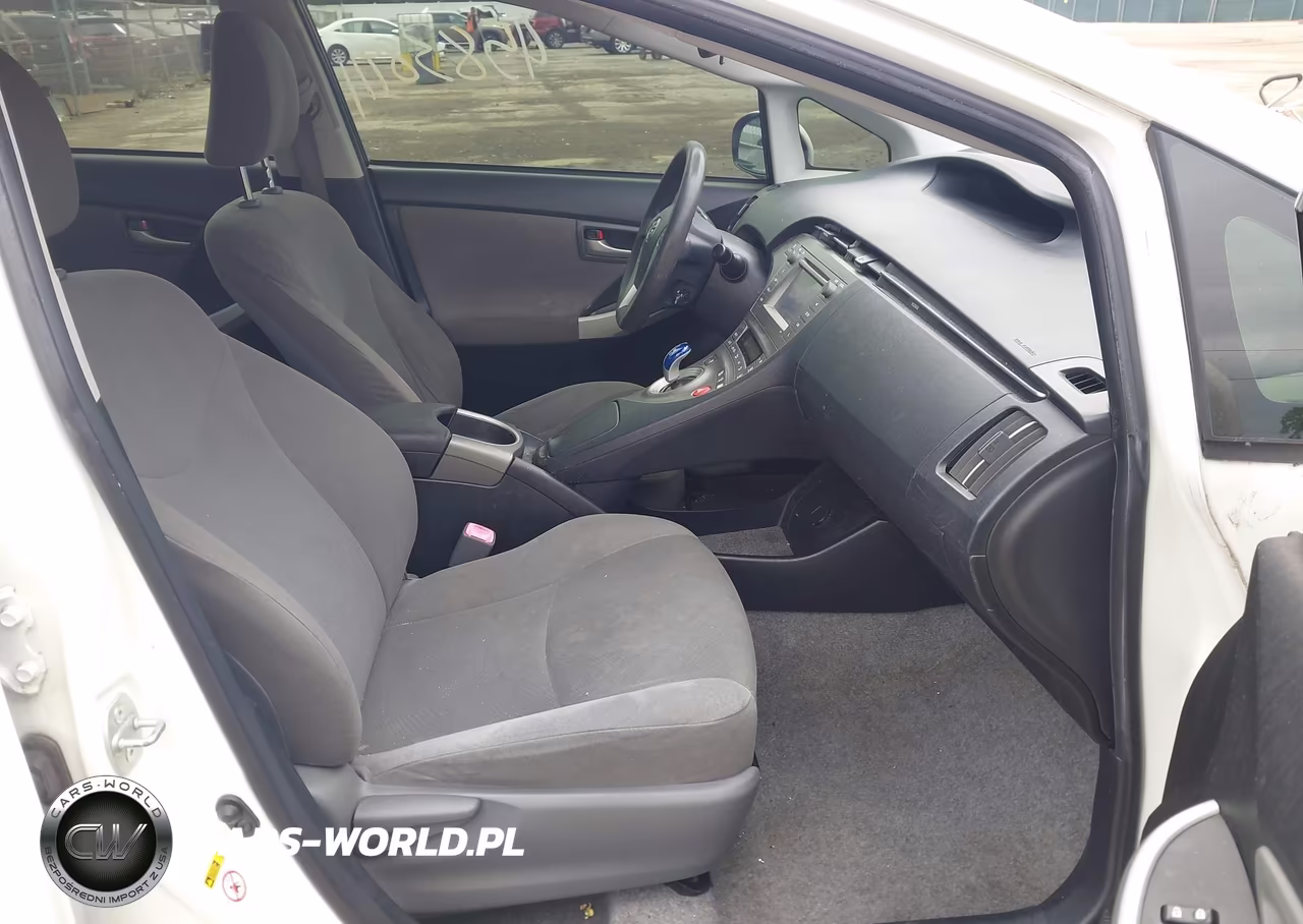 2013 Toyota Prius Two VIN:JTDKN3DU7D5681260 - 5