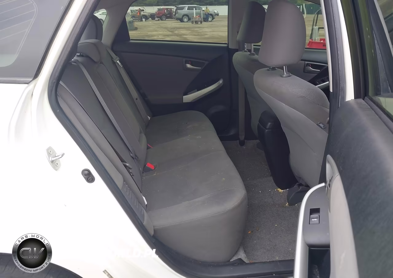 2013 Toyota Prius Two VIN:JTDKN3DU7D5681260 - 8